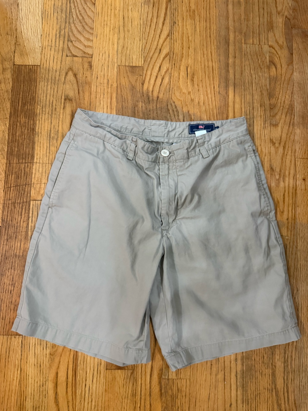 Vineyard Vines Tan Men’s Shorts size 32 9 inch inseam flat front classic preppy